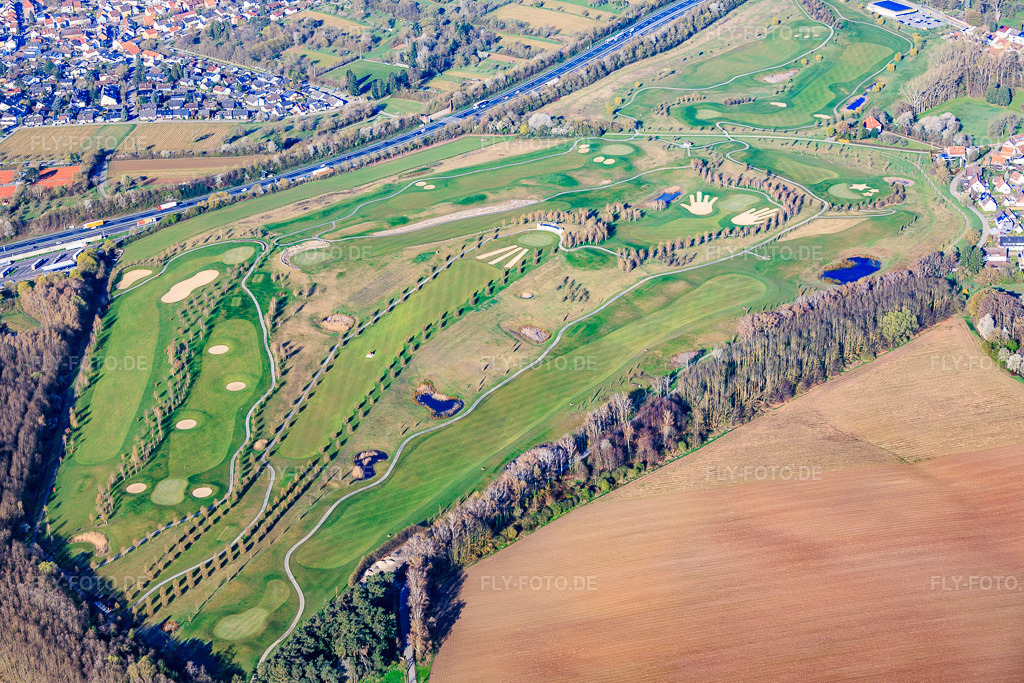 Luftbild: Golfplatz Golfpark Karlsruhe - GOLF absolute am Gut Batzenhof im Ortsteil Hohenwettersbach in Karlsruhe im Bundesland Baden-Württemberg in Deutschland. Foto: IMG_153970.jpg vom 02.04.2026 durch Werner Riehm/FLY-FOTO.deAuflösung des Originals: 5665 x 3777 pxGolfpark Karlsruhe Gut Batzenhof | GOLF absolute Rotationsgolf®