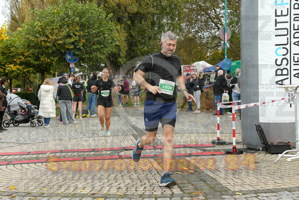 241020_1116_EX1_1737 | Sportfotografie im Rhein-Sieg Kreis, Köln, Bonn, NRW, Rheinland Pfalz, Hessen, etc. Unser Tätigkeitsfeld umfasst den Laufsport vom Volkslauf über den Marathon, Duathlon, Triathon bis zum Ultralauf wie Kölnpfad Ultra oder Schindertrail.