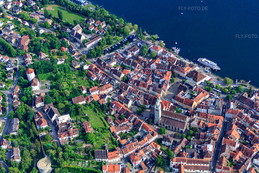 Luftbild: Überlinger Altstadt mit St. Nikolaus Münster und Uferpromenade in Überlingen im Bundesland Baden-Württemberg in Deutschland. Foto: IMG_57518.jpg vom 08.06.2013 durch Werner Riehm/FLY-FOTO.de