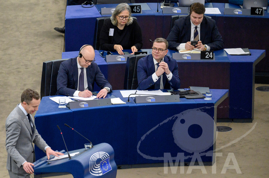 _DWI6305 | Der finnische Ministerpräsident Petteri Orpo hört sich Reden von Europaabgeordneten im Rahmen der Debatte „Das ist Europa“ an in EU Parlement in Straßburg, 13.03.2024 - Realisiert mit Pictrs.com