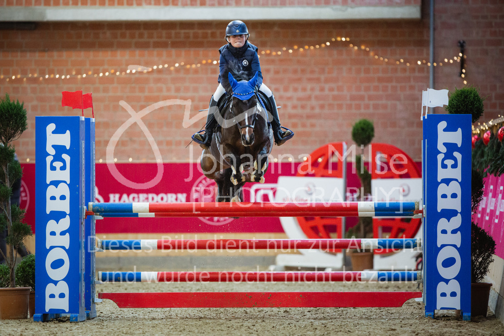 221127_Winterfestival_L-Spr_HPTTY-272 | Deine schönsten Turniermomente als professionelle Fotos! Entdecke hochwertige Pferdesport-Fotografie im Online-Shop. Jetzt Fotos finden & bestellen!