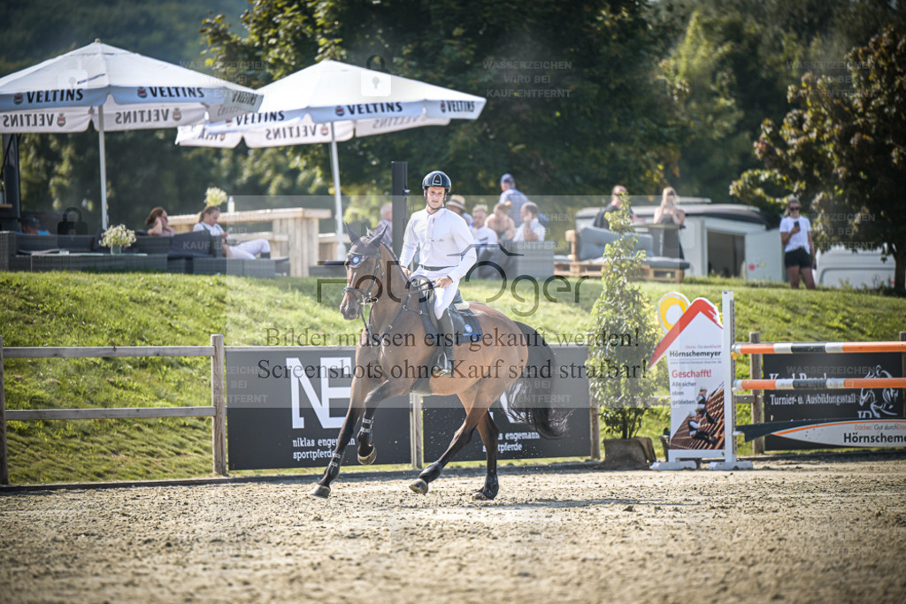 DOS_4031 | Entdecke hochwertige Reitturnierfotos von Foto Oger. Professionell, emotional und authentisch – jetzt Lieblingsmomente im Shop bestellen. - Realisiert mit Pictrs.com