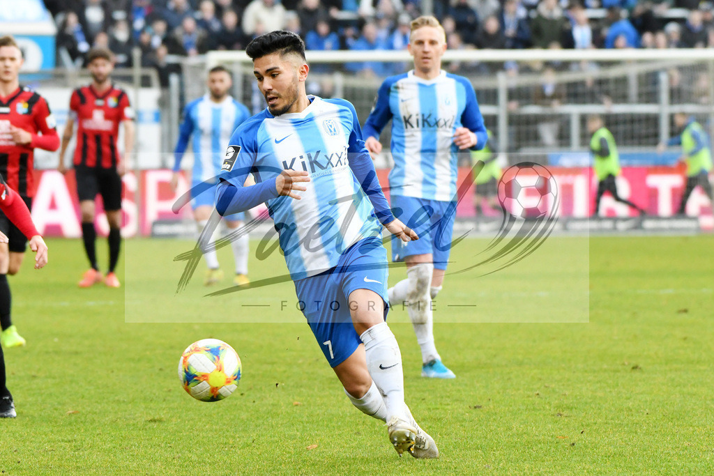 20200201_MEPCHE_0044 | Fußball, Herren: Hassan Amin (SV Meppen) in Aktion, am Ball, Einzelaktion waehrend des Spiels der 3. Liga zwischen SV Meppen und Chemnitzer FC in der Haensch-Arena am 01.02.2020 in Meppen, Deutschland. DFB / DFL REGULATIONS PROHIBIT ANY USE OF PHOTOGRAPHS AS IMAGE SEQUENCES AND/OR QUASI-VIDEO. - Realisiert mit Pictrs.com