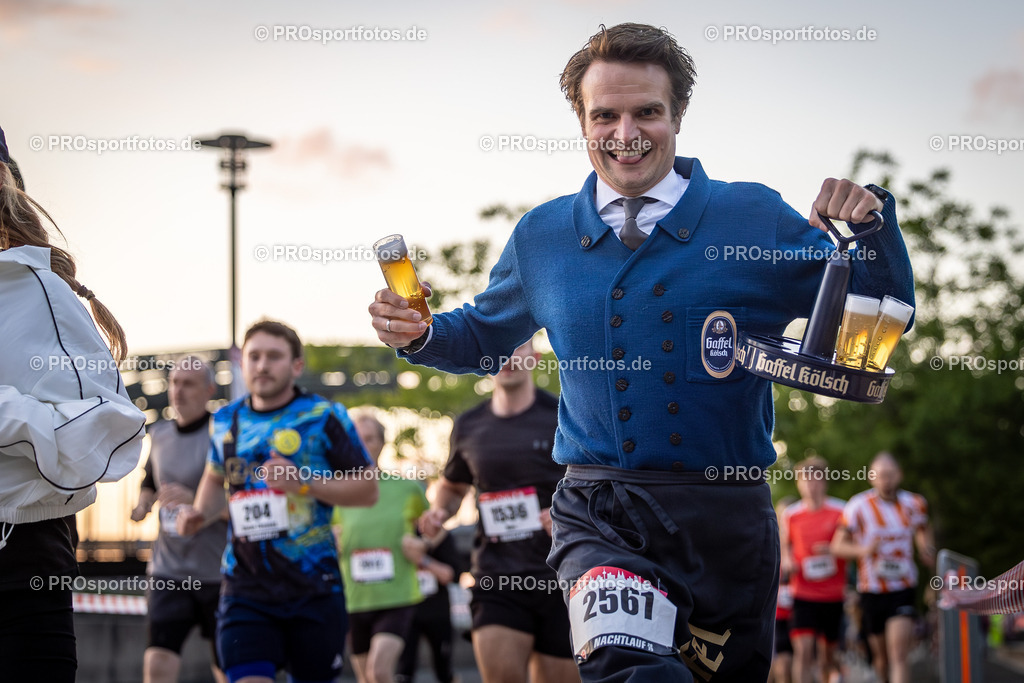 22. ASV Nachtlauf; Koeln, 28.05.25 | Impressionen vom 22. ASV Nachtlauf am 28.05.25 am Tanzbrunnen in Koeln. Foto: BEAUTIFUL SPORTS/Leah Kohring