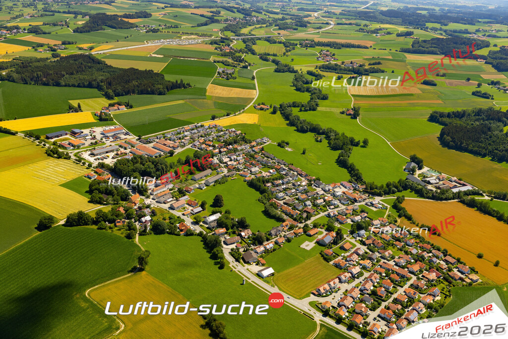 Die Luftaufnahme Armstorf - Sankt Wolfgang wurde 2022 vom Flugzeug aus (keine Drohne) erstellt. Hohe Auflösung -für große Poster und Wandbilder geeignet - Garantiert!
