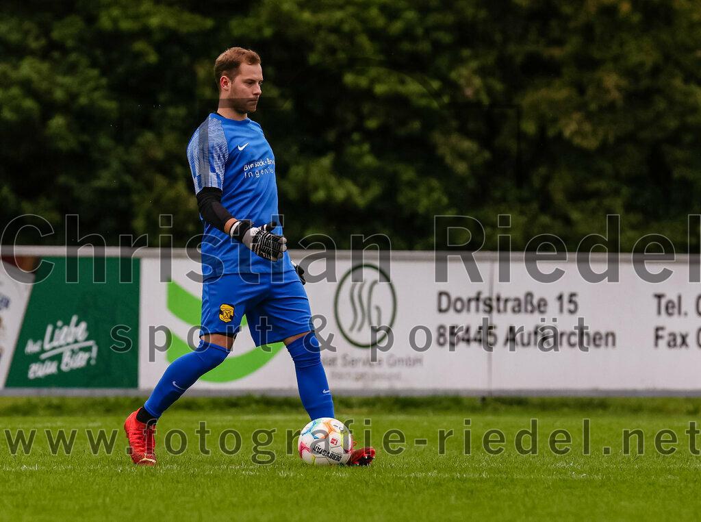 2023-08-09_055_FC_Moosinning_II_gegen_SpVgg_Altenerding | Moosinning, Deutschland, 09.08.2023:
Fußball, Kreisliga 2023 / 2024, 3. Spieltag, FC Moosinning II gegen SpVgg Altenerding, Endergebnis: 1:1

Torwart David Auerweck (FC Moosinning, #27)

Foto: Christian Riedel / fotografie-riedel.net