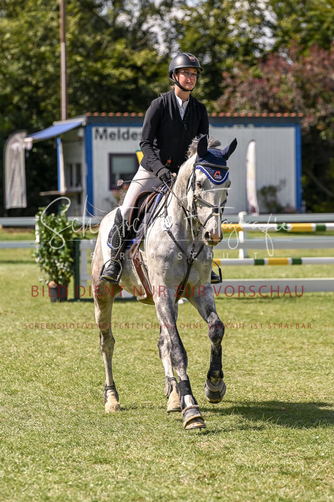 Schugtsche-Düren.2024-09.Springprf.L-97 | Schugtsche Fotografie - Realisiert mit Pictrs.com