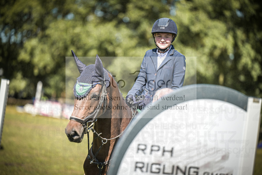 DOS_0053 | Entdecke hochwertige Reitturnierfotos von Foto Oger. Professionell, emotional und authentisch – jetzt Lieblingsmomente im Shop bestellen.Deutschlandweite Turnierfotografie. - Realisiert mit Pictrs.com