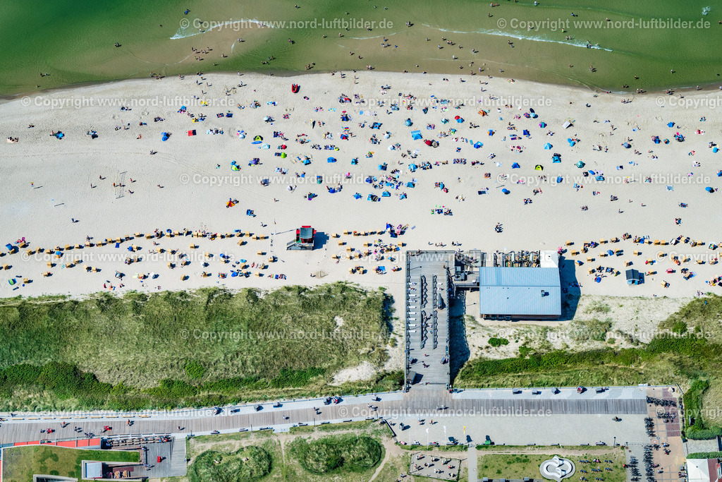 Sylt_Wenningstedt_Wassersport_Strand_ELS_4953130825 | WENNINGSTEDT (SYLT) 13.08.2025 Sandstrand- Landschaft entlang des Küsten- Verlaufes in Wenningstedt (Sylt) auf der Insel Sylt im Bundesland Schleswig-Holstein, Deutschland. // Beach landscape along the in Wenningstedt (Sylt) at the island Sylt in the state Schleswig-Holstein, Germany. Foto: Martin Elsen