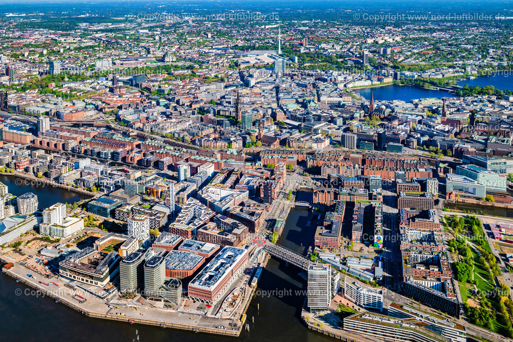 Hamburg_Hafencity_ELS_0789270425_Kopie | HAMBURG 27.04.2025 Baustelle zum Neubau des Gebäudekomplexes des Einkaufszentrum am Überseequartier am Strandkai, Überseeboulevard, New-Orleans-Straße im Ortsteil Hafencity in Hamburg, Deutschland. Weiterführende Informationen bei: CHRISTIAN DE PORTZAMPARC,  Depenbrock Bau GmbH & Co. KG,  F + Z Baugesellschaft, Zweigniederlassung der Hecker Bau GmbH & Co. KG,  Unibail-Rodamco Germany GmbH,  Unibail-Rodamco ÜSQ Süd Quartiersmanagement GmbH. // Construction site for the new building complex of the shopping center at the Ueberseequartier on Strandkai, Ueberseeboulevard, New-Orleans-Strasse in the Hafencity district of Hamburg, Germany. Further information at: CHRISTIAN DE PORTZAMPARC,  Depenbrock Bau GmbH & Co. KG,  F + Z Baugesellschaft, Zweigniederlassung der Hecker Bau GmbH & Co. KG,  Unibail-Rodamco Germany GmbH,  Unibail-Rodamco UeSQ Sued Quartiersmanagement GmbH. Foto: Martin Elsen