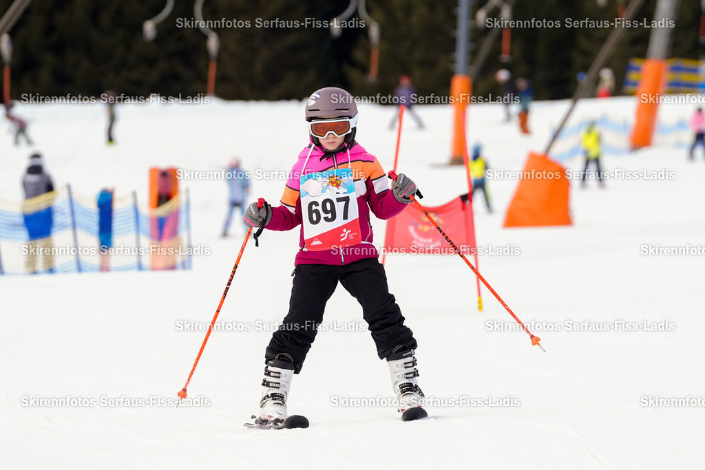 SRF_02.01.2026_0944 | Skirennfotos,Serfaus,Fiss,Ladis,Kinderskirennen,Winter,Tirol,Oberland,skirace,SFL,feelfree,weil wir's genießen,ski,Ski,skifahren,Sonnenplateau, - Realisiert mit Pictrs.com