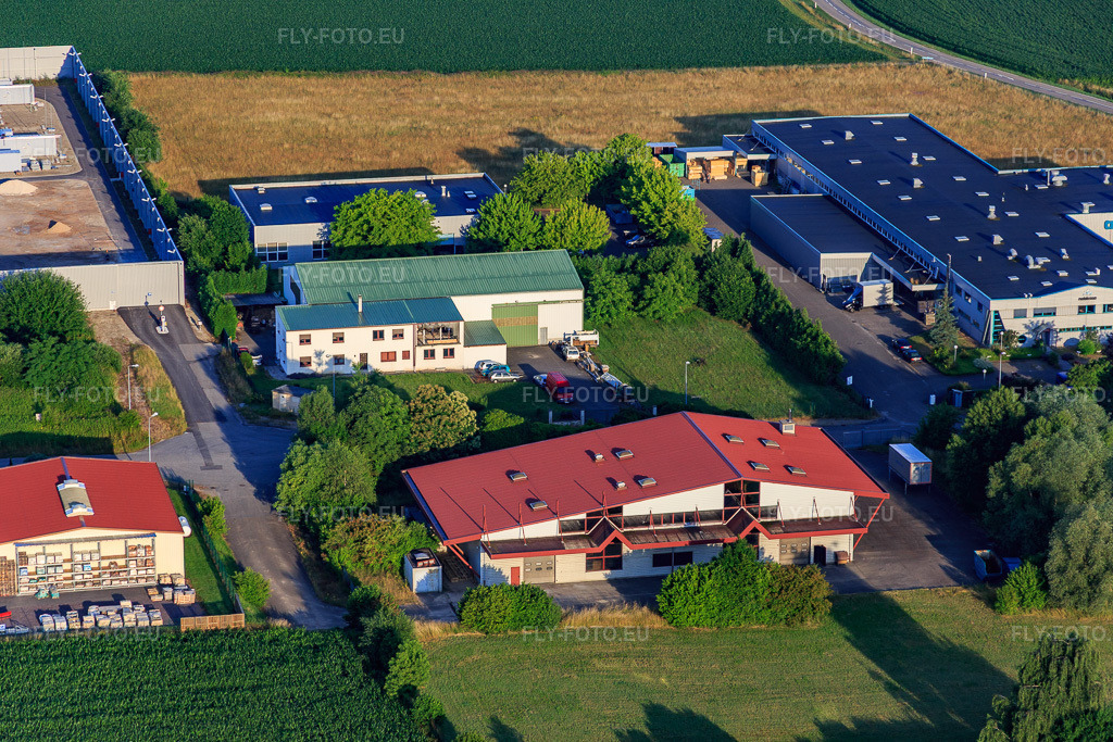 Vue aérienne: Carrelage de Terimport à Niederlauterbach dans le département Bas Rhin, France – .Photo: IMG_082901.jpg prise le 26/06/2015 par Werner Riehm/FLY-FOTO.eu – Résolution de l'original: 5472 x 3648 px – Terimport