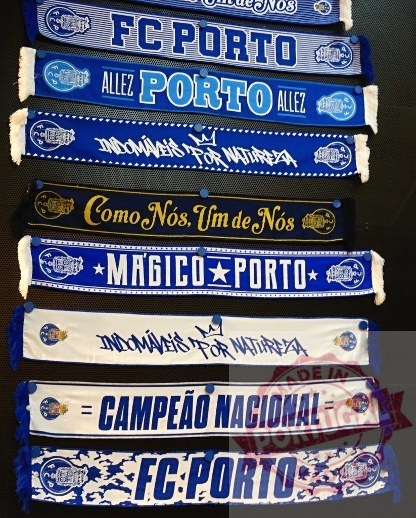 FC Porto football club fan scarves collection | Collection of FC Porto football club scarves showing team loyalty and sports merchandise - Realisiert mit Pictrs.com