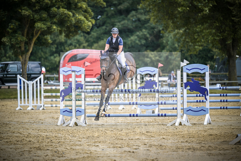 DOS_4490 | Entdecke hochwertige Reitturnierfotos von Foto Oger. Professionell, emotional und authentisch – jetzt Lieblingsmomente im Shop bestellen.Deutschlandweite Turnierfotografie. - Realisiert mit Pictrs.com
