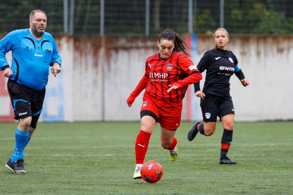 FCHHOH_251005_6647 | 1.FC Heidenheim 1846 II vs. SGM Hohenmemmingen/Sontheim, Fußball, Frauen, Bezirksliga, 2025/2026, 4. Spieltag, 05.10.2025 in Heidenheim, Kunstrasen b. Voith-Arena West(Foto: Michael Bulling) - Realisiert mit Pictrs.com