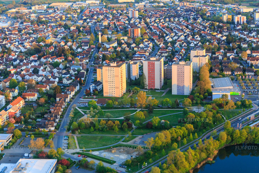 Luftbild: 5 Wohnhochhäuserr in der Taunusstraße an der Taunusanlage in Bensheim im Bundesland Hessen in Deutschland. Foto: IMG_077878.jpg vom 23.04.2015 durch Werner Riehm/FLY-FOTO.de