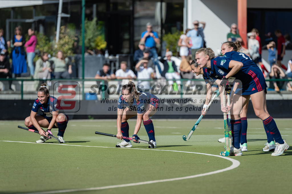 HK_20231007_105117 | 1.Bundesliga Damen Düsseldorfer HC - Großflottbeker THGC am 7.10.2023 DHC, Düsseldorf , Pia Lhotak ( Düsseldorfer HC #5 ) , Tessa Schubert ( Düsseldorfer HC #28 ) , Selin Oruz ( Düsseldorfer HC #14 ) , Lilly Stoffelsma ( Düsseldorfer HC #50 ) , Lisa Nolte ( Düsseldorfer HC #17 )