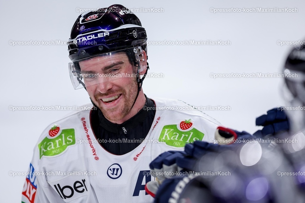 DEG12012501020 | 12.01.2025, Eishockey, Penny DEL, Düsseldorfer EG - Eisbären Berlin, PSD-BANK Dome: Torjubel nach dem 2:0 durch Marcel Noebels (Eisbären Berlin #92)