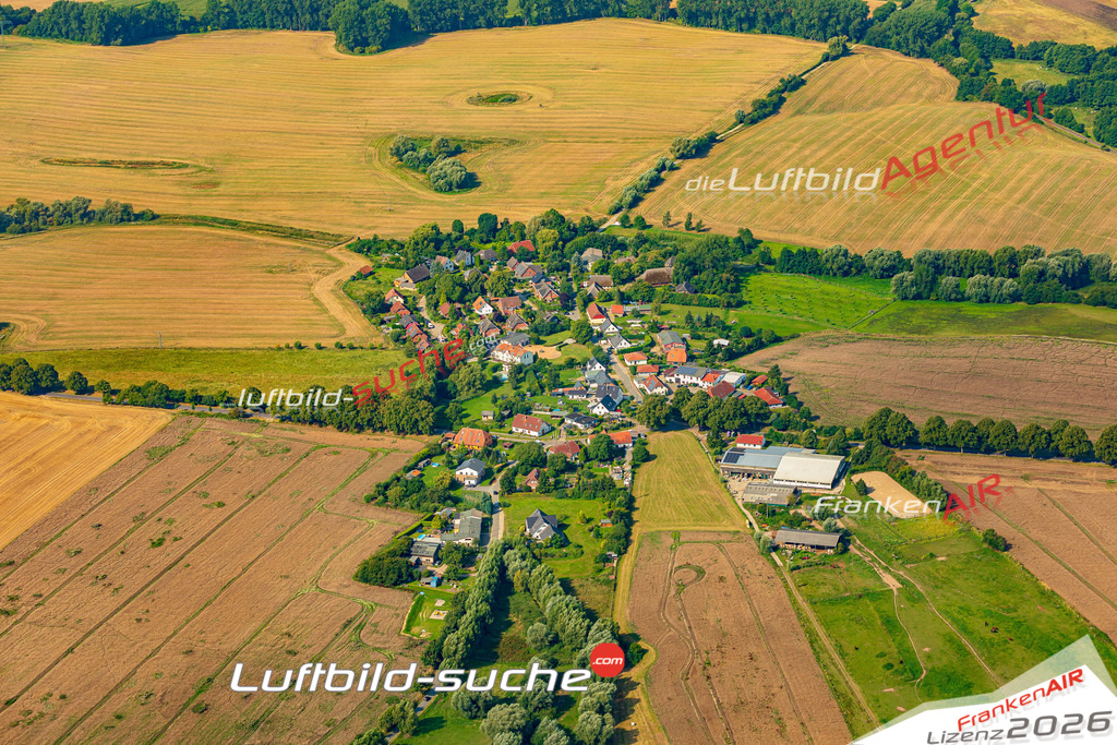 Stülow Retschow Bild- Das Luftbild wurde 2025 vom UL-Flugzeug heraus erstellt ( keine Drohne bzw. Drohnenaufnahme ) - Hochauflösende Luftaufnahme -Nicht vergleichbar mit Google Maps oder Satelittenbilder- Die Geschenkidee !Mit Lizenz und Bildrechte bestellbar - CC