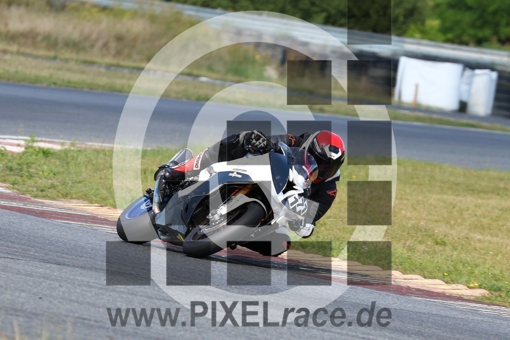 0171-20240715_12559 | Schöne Erinnerungen an spannende Momente - das festzuhalten ist unser Job. PIXELrace.de ist seit 2003 auf den Rennstrecken Europas unterwegs um die Action draußen beim Fahren und die wunderbare Stimmung imm Fahrerlager für euch einzufangen.