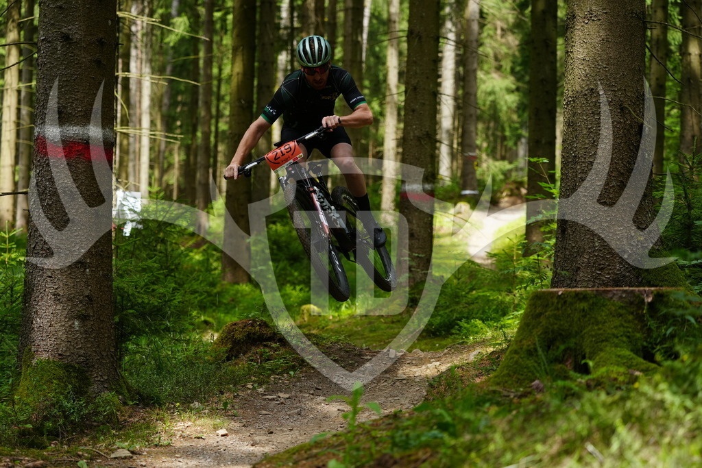 FC100289 | Fotogalerie der Treibjagd im Dunkelwald - Dein MTB Etappenrennen im Erzgebirge - Realisiert mit Pictrs.com