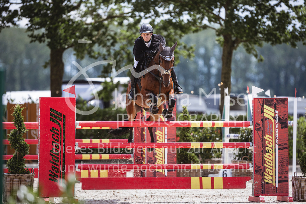 240616_Lemwerder_M2-Springen-532 | Deine schönsten Turniermomente als professionelle Fotos! Entdecke hochwertige Pferdesport-Fotografie im Online-Shop. Jetzt Fotos finden & bestellen!