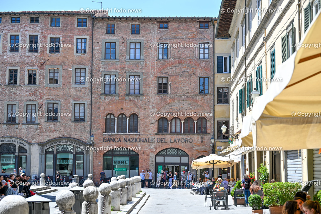 Italien_ Toscana_ Lucca_ 29.05.2024-21 | 29.05.2024, Italien, ITA, Toskana, Lucca im Bild Stadtansichten, Gebäude, Architektur, Touristen, Historisch, Souvenier, 


Lucca ist die Hauptstadt der Provinz Lucca in der Toskana. Sie liegt im Tal des Flusses Serchio etwa 20 km nordöstlich von Pisa und 20 km östlich der toskanischen Küste
Quelle: Wikipedia
