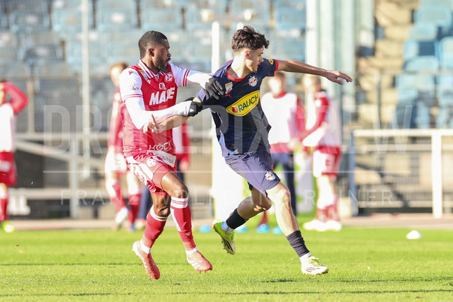 Grazer AK 1902 vs FC Red Bull Salzburg – Austrian Bundesliga | Graz, Austria, 15.Feb.26 - SOCCER - ADMIRAL Bundesliga, Grazer AK 1902 vs FC Red Bull Salzburg. The image shows Beres Owusu (GAK) and Kerim Alajbegovic (Red Bull Salzburg).