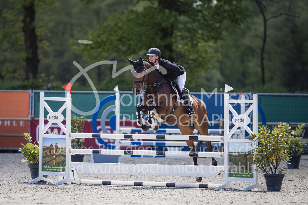 230516_Mühlen_03SprPf-A-372 | Deine schönsten Turniermomente als professionelle Fotos! Entdecke hochwertige Pferdesport-Fotografie im Online-Shop. Jetzt Fotos finden & bestellen!