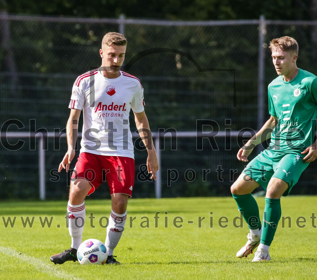 2023-08-26_058_TSV_Ebersberg_gegen_TSV_Oberpframmern | Ebersberg, Deutschland, 26.08.2023:
Fußball, Kreisliga 2023 / 2024, 2. Spieltag, TSV 1877 Ebersberg gegen TSV Oberpframmern, Endergebnis: 5:1

Maximilian Probst (TSV Oberpframmern, #7), Thomas Grünwald (TSV 1877 Ebersberg, #3)

Foto: Christian Riedel / fotografie-riedel.net