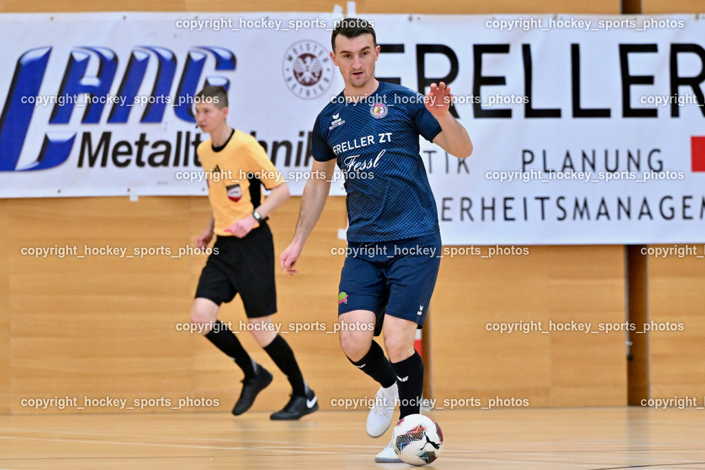 LPSV-Kärnten vs. FUTSAL versli.at Klagenfurt | #14 Enis Musanovic LPSV-Kärnten, Paul Prosen Referee, LPSV-Kärnten vs. FUTSAL versli.at Klagenfurt, LPSV-Kärnten vs. FUTSAL versli.at Klagenfurt am 01.02.2026 in Villach (Ballspielhalle St. Martin), Austria, (Photo by Bernd Stefan)