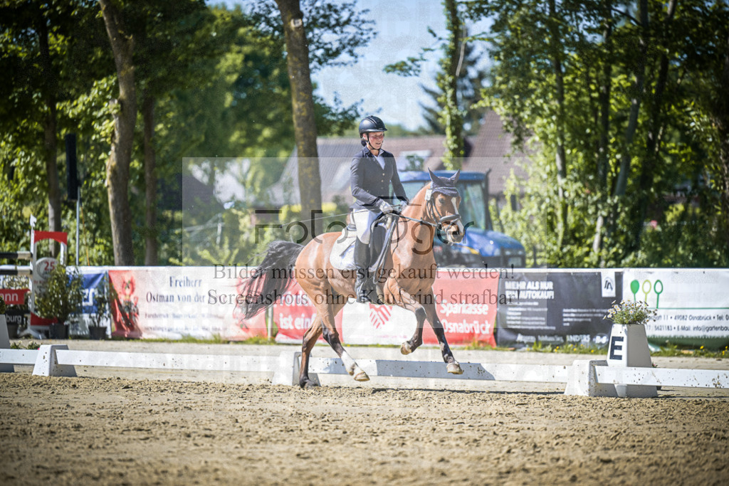 DOS_2037 | Entdecke hochwertige Reitturnierfotos von Foto Oger. Professionell, emotional und authentisch – jetzt Lieblingsmomente im Shop bestellen.Deutschlandweite Turnierfotografie. - Realisiert mit Pictrs.com