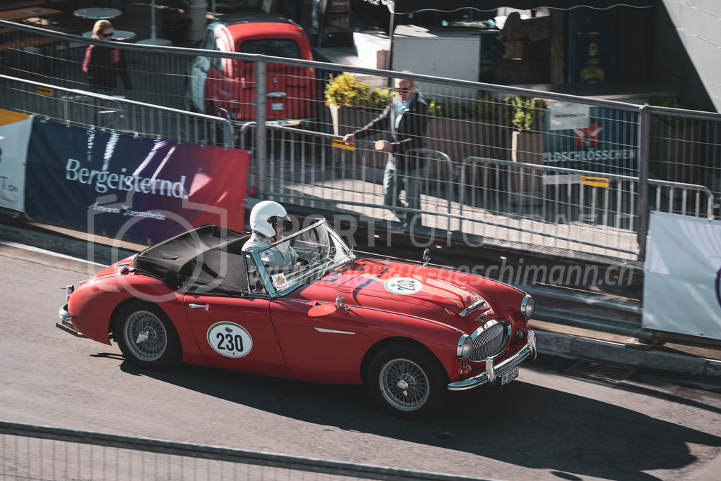 21. Arosa ClassicCar 2025 - 6. =September= 2025 | Heinrich Tanner aus Nänikon (SUI) in einem Austin Healey 3000 MK III aus dem Jahre 1964 mit Startnummer 230 am Arosa ClassicCar 2025 in der Kategorie Classic Trophy..@arosaclassiccar, @arosa.official, #arosaclassiccar, #arosa, #76curves, #classiccarBild: Sportfotografie Markus Aeschimann | www.markus-aeschimann.ch - Realisiert mit Pictrs.com