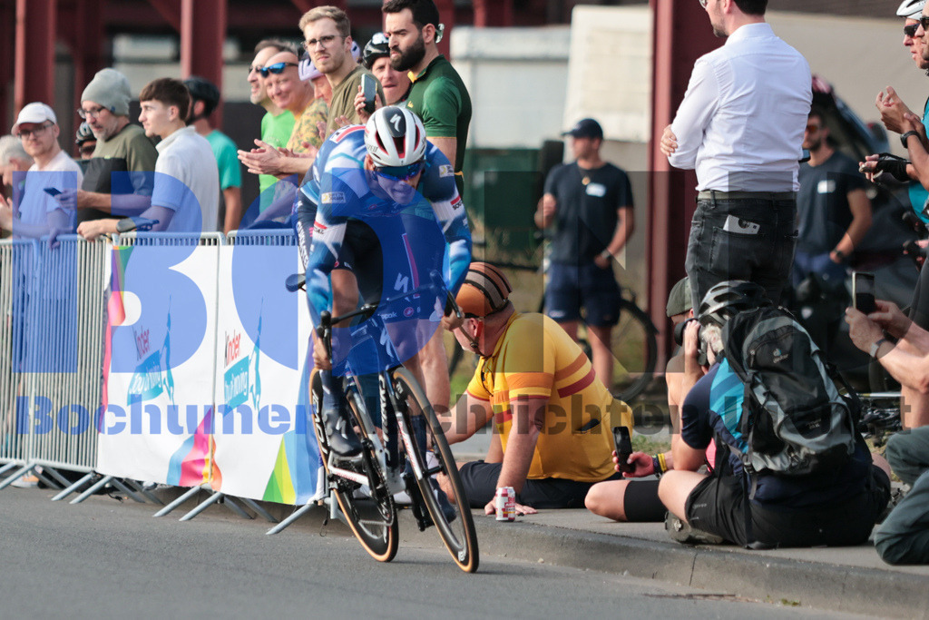 SES_DEUTOU20250820-183 | bond - Realisiert mit Pictrs.com