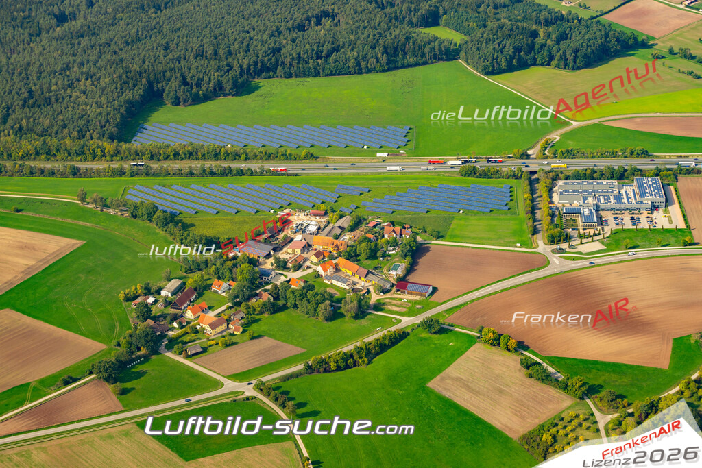Aktuelles Luftbild von Regmannsdorf Herrieden - Die Luftaufnahme wurde 2022 mittels UL-Flugzeug erstellt ( keine Drohne ) - hochauflösende Kamera-Systeme von  Canon -Beste Qualität - Für grossformatige Ausdrucke geeignet. Die Geschenkidee !