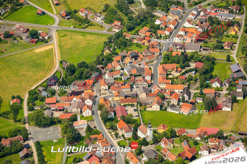 Das Luftbild zeigt :  Ermershausen - Die Luftaufnahme wurde 2024 vom UL-Flugzeug aus erstellt ( keine Drohne ) - Hochauflösende Luftaufnahme - Für grossformatige Ausdrucke geeignet. Die Geschenkidee !Mit Lizenz und Bildrechte bestellbar