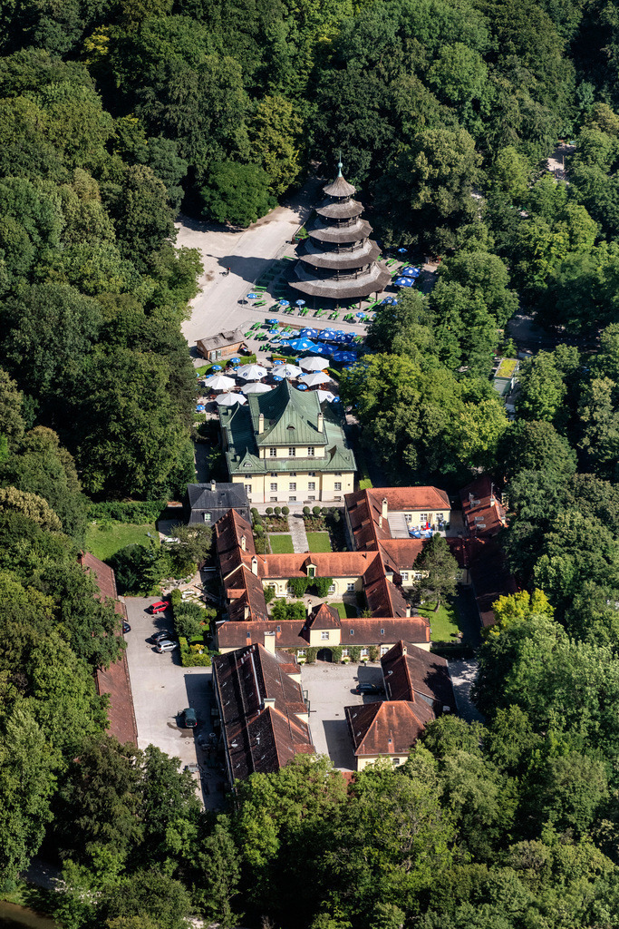 dr__0056654.jpg | MüNCHEN 13.07.2020 Gebäude des Restaurant mit "Chinesischer Turm" im Englischen Garten in München im Bundesland Bayern, Deutschland. Weiterführende Informationen bei: Restaurant am Chinesischen Turm Haberl GmbH. // Building of the restaurant with "Chinesischer Turm" in english garden in Munich in the state Bavaria, Germany. Further information at: Restaurant am Chinesischen Turm Haberl GmbH. Foto: Daniel Reiter