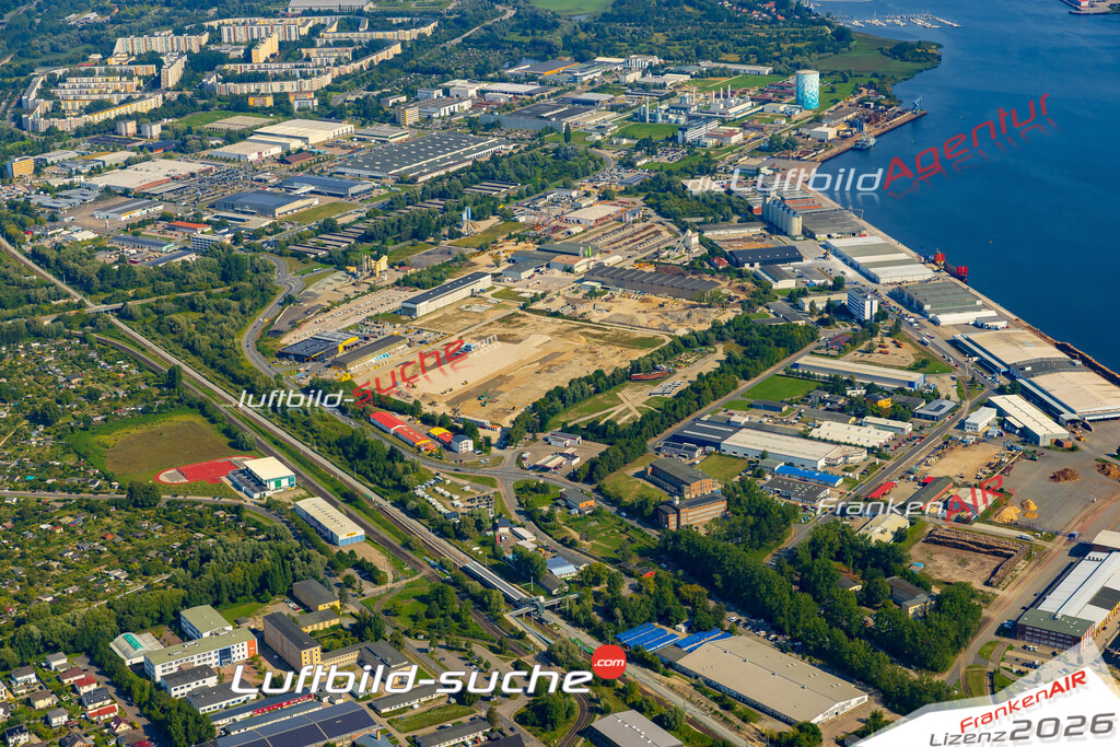 Schmarl Rostock Bild- Das Luftbild wurde 2025 vom UL-Flugzeug heraus erstellt ( keine Drohne bzw. Drohnenaufnahme ) - Hochauflösende Luftaufnahme -Nicht vergleichbar mit Google Maps oder Satelittenbilder- Die Geschenkidee !Mit Lizenz und Bildrechte bestellbar - CC