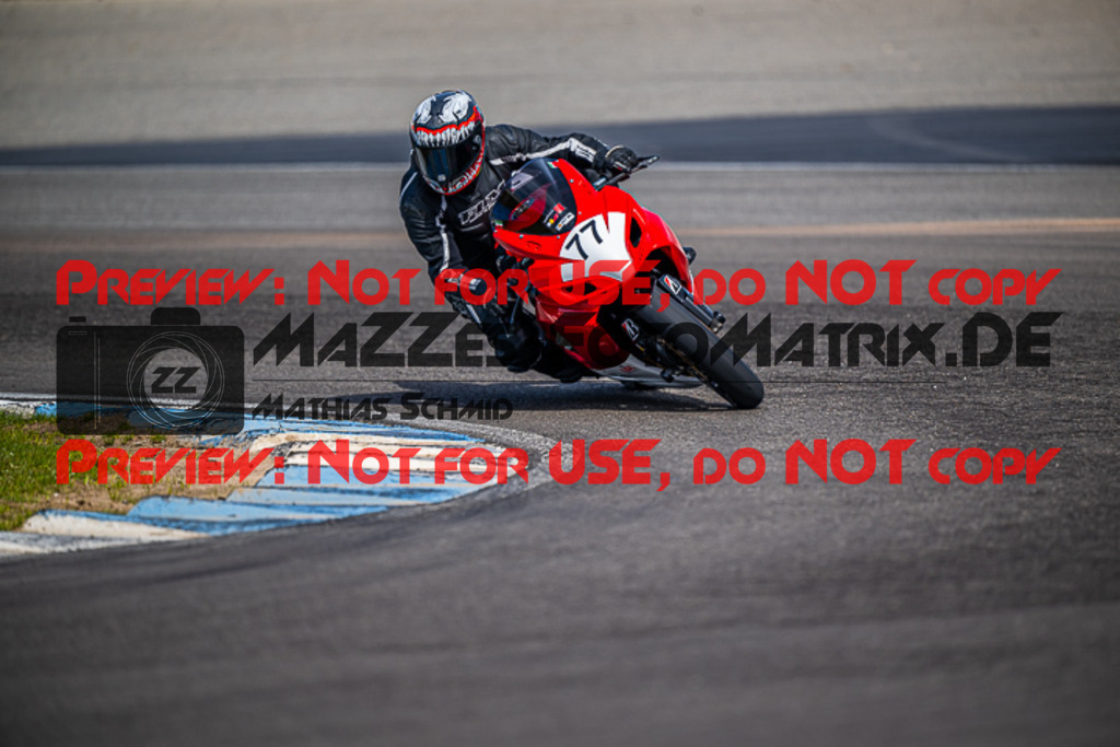 MaZZes_FotoMatrix_230410_8064 | ROT