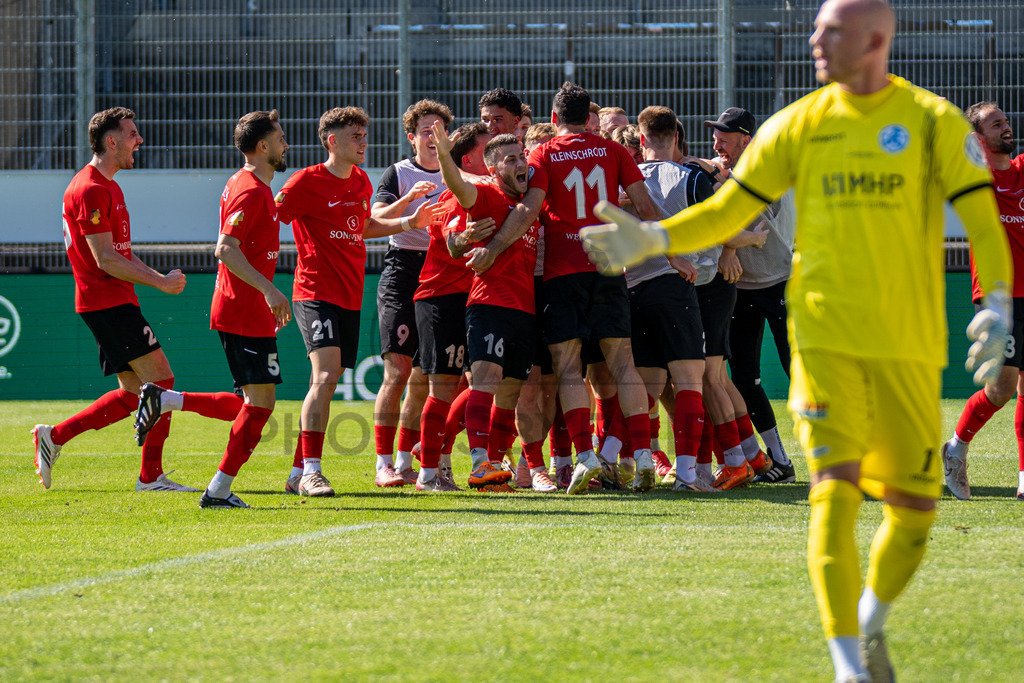 Stuttgarter Kickers vs. SG Sonnenhof Großaspach, Fussball, WFV-Pokal, Finale, 23.05.2026 | Kollektiver Torjubel nach Treffer durch Fabian Eisele (SG Sonnenhof Großaspach, #23) zum 0:2,Stuttgarter Kickers vs. SG Sonnenhof Großaspach, Fussball, WFV-Pokal, Finale, 23.05.2026