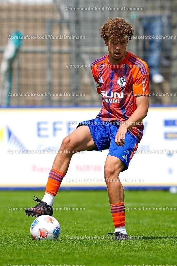 xYDR20072501064 | 20.07.2025, xydrx, Fußball, Rot Weiss Ahlen - FC Schalke 04, Testspiel, Wersestadion: Mika Karim Khadr (FC Schalke 04 #45)