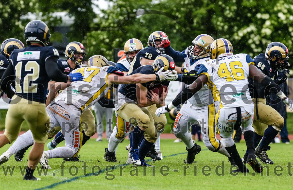 2022-05-29_113_Erding_Bulls_gegen_Nuernberg_Rams | Erding, Deutschland, 29.05.2022:
Fußball, Regionalliga 2022, 5. Spieltag, Erding Bulls gegen Nürnberg Rams, Endergebnis: 10:16

Johannes Rumpfinger (Erding Bulls, #47), Martez Reaves (Erding Bulls, #46)

Foto: Christian Riedel / fotografie-riedel.net