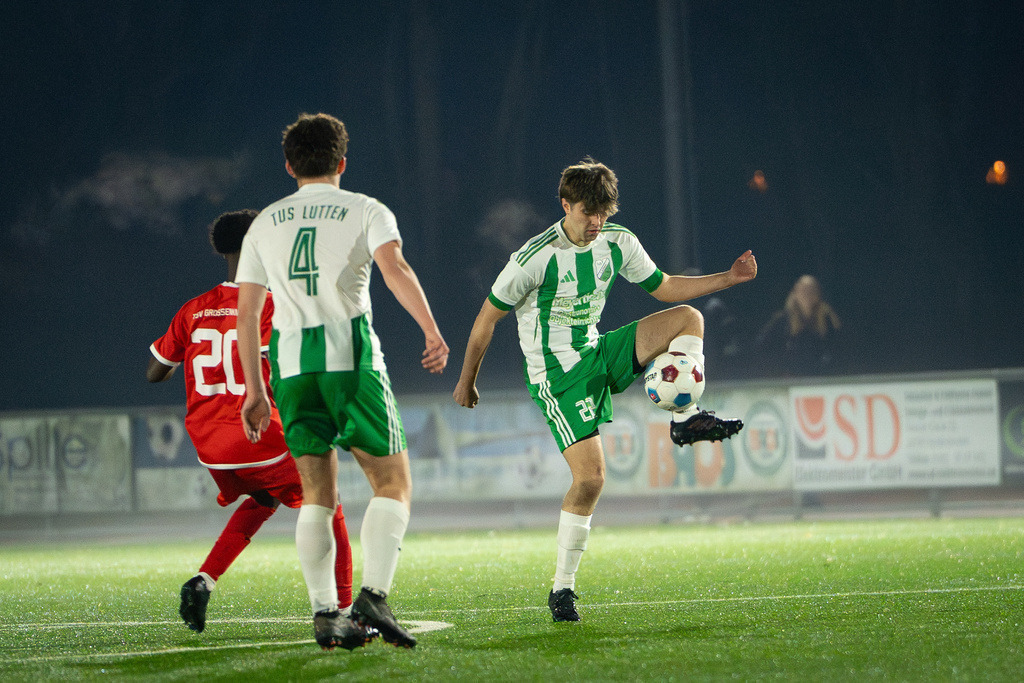 Fußball I Herren I Saison 2025-2026 I Freundschaftsspiel I TSV Grossenkneten - TuS Lutten I 1234 | Jasper Marten Schürstedt (22, TuS Lutten) - Realisiert mit Pictrs.com