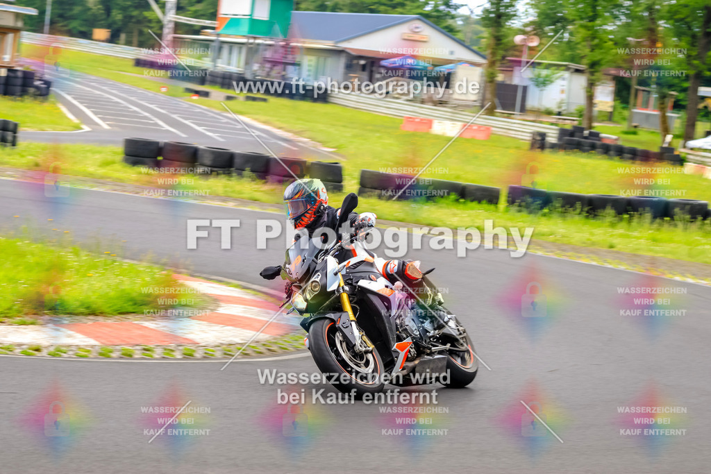 VBK-7753 | Hier findet Ihr Bilder von Touristenfahrten auf der Nürburgring Nordschleife oder von anderen Veranstaltungen die ich besucht habe. Viel Spass beim Durch Schauen 