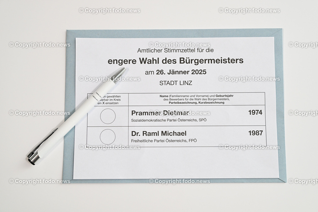 Linz_ Wahlkarte_ Briefwahl_ 18.01.2025-3 | 18.01.2025, Linz, AUT, Wahlkarte, im Bild Themenbild, Briefwahl, Buergermeisterwahl Linz 2025, Buergermeisterkanditat, Oberoesterreich, Politik, Post, Postzustellung, Stimmabgabe, Briefwahl, Wahlbeteiligung, Wahlkarte, Wahlrecht, Wahlumschlag, Wahlunterlagen, Wahlzettel, Amtlicher Stimmzettel, engere Wahl, Stichwahl
