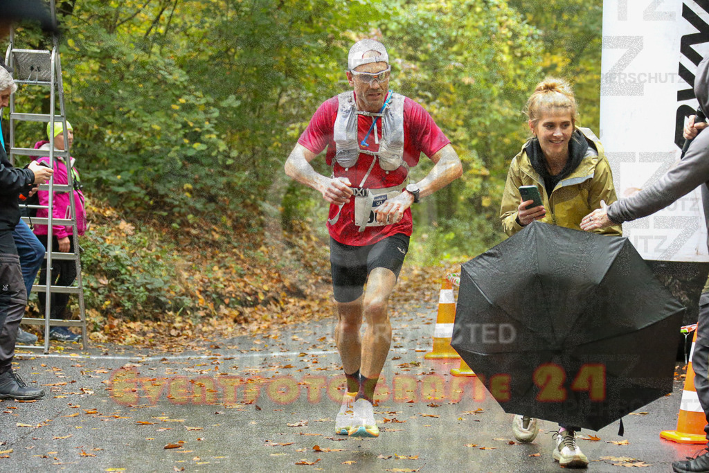 241027_0908_EX1_3255 | Sportfotografie im Rhein-Sieg Kreis, Köln, Bonn, NRW, Rheinland Pfalz, Hessen, etc. Unser Tätigkeitsfeld umfasst den Laufsport vom Volkslauf über den Marathon, Duathlon, Triathon bis zum Ultralauf wie Kölnpfad Ultra oder Schindertrail.
