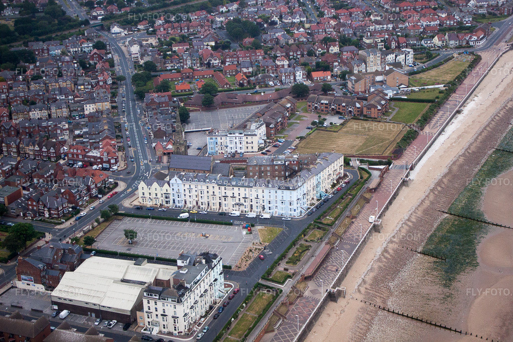 Aerial view: View of the town in Bridlington in the state England, Great Britain. – Photo: IMG_58720.jpg taken on 07/20/2013 by Werner Riehm/FLY-FOTO.com – Resolution of the original: 4752 x 3168 px