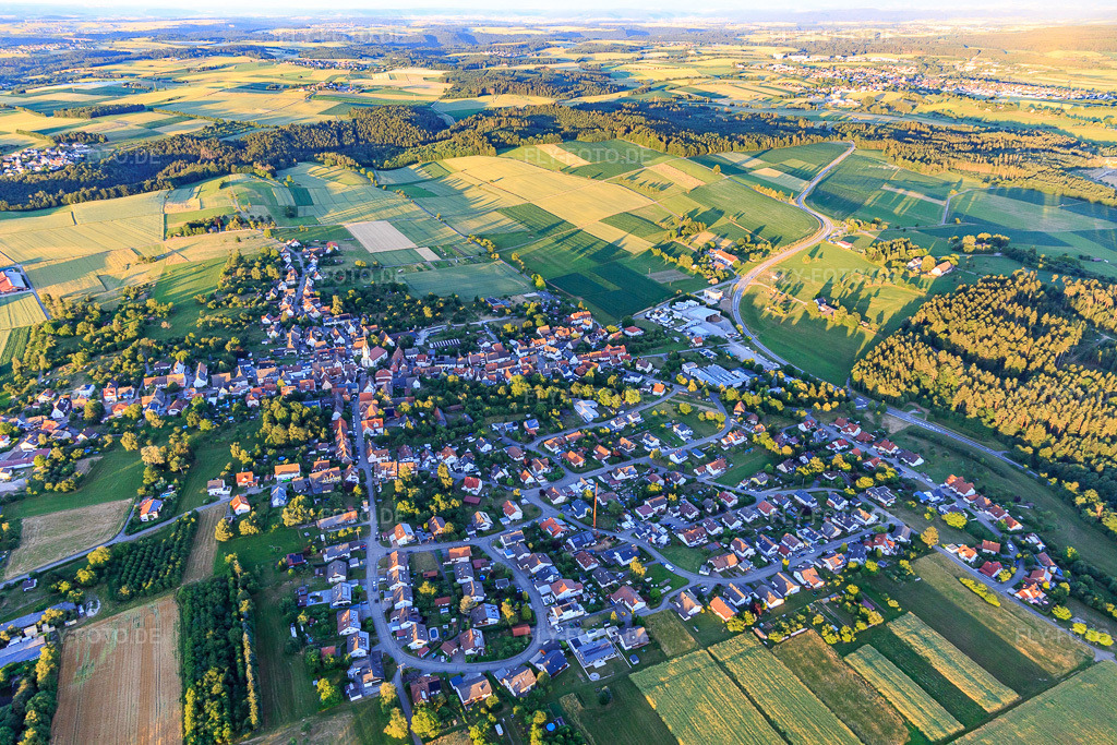 Luftbild: Ortsansicht aus Osten im Ortsteil Betra in Horb im Bundesland Baden-Württemberg in Deutschland. Foto: IMG_149096.jpg vom 28.06.2025 durch Werner Riehm/FLY-FOTO.de