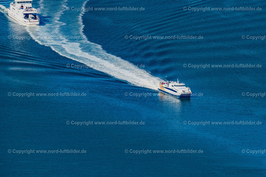 Norderney_Fährschiff_Frisia_Iv_Adler_Jet_Katamaran_ELS_6460050923 | NORDERNEY 05.09.2023 Fahrt eines Fähr- Katamaran Schiffes " Adler Jet " bei Norderney im Fährverkehr mit Helgoland im Bundesland Niedersachsen, Deutschland. Weiterführende Informationen bei: Adler-Schiffe GmbH & Co. KG. // Trip of a ferry catamaran ship "Adler Jet" near Norderney in ferry traffic with Helgoland in the state of Lower Saxony, Germany. Further information at: Adler-Schiffe GmbH & Co. KG. Foto: Martin Elsen
