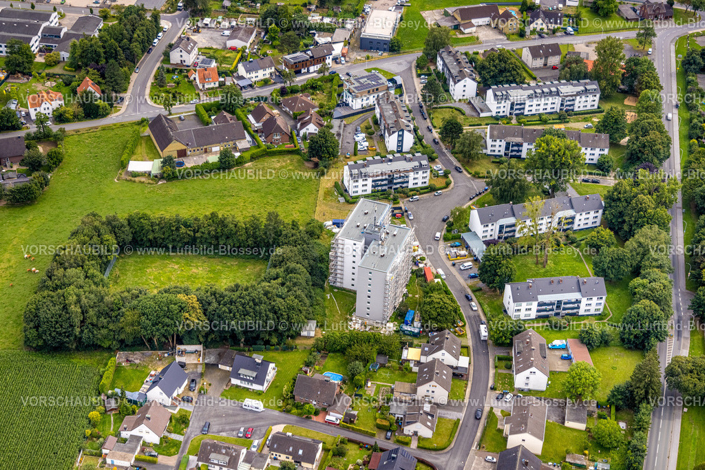 Werl240712263 | Luftbild, Sanierungen im Quartier Melsterberg, Hochhaus Fassaden Renovierung und Sanierung, Droste-Hülshoff-Straße, kleine Wiese mit Wäldchen, Werl, Soester Börde, Nordrhein-Westfalen, Deutschland